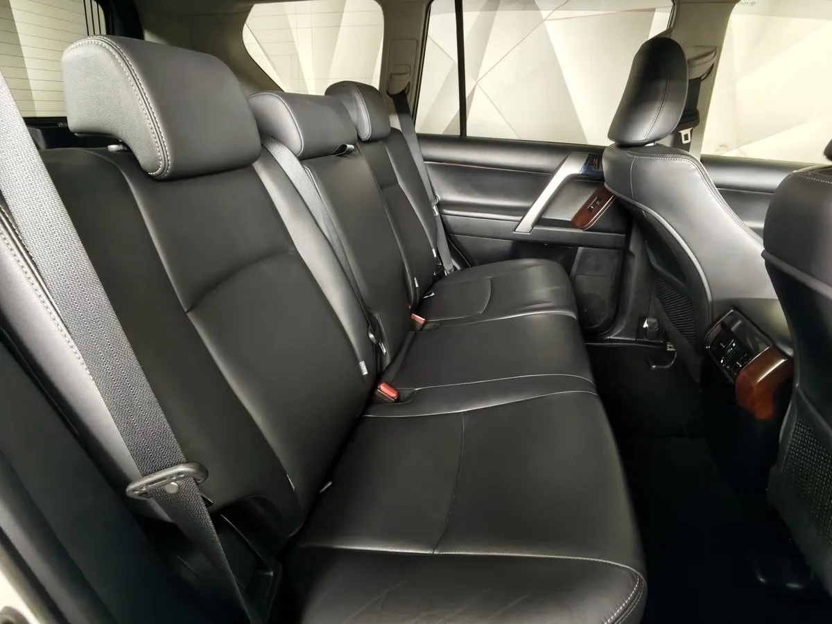 Toyota Land Cruiser Prado 4.0 AT 4WD (282 л.с.) Белый в АВИЛОН. Слайд №14