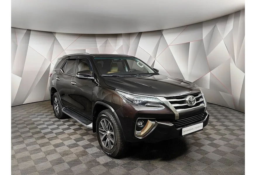 Toyota Fortuner 2.8 TD AT 4WD (177 л.с.) Комфорт Коричневый в АВИЛОН. Слайд №3