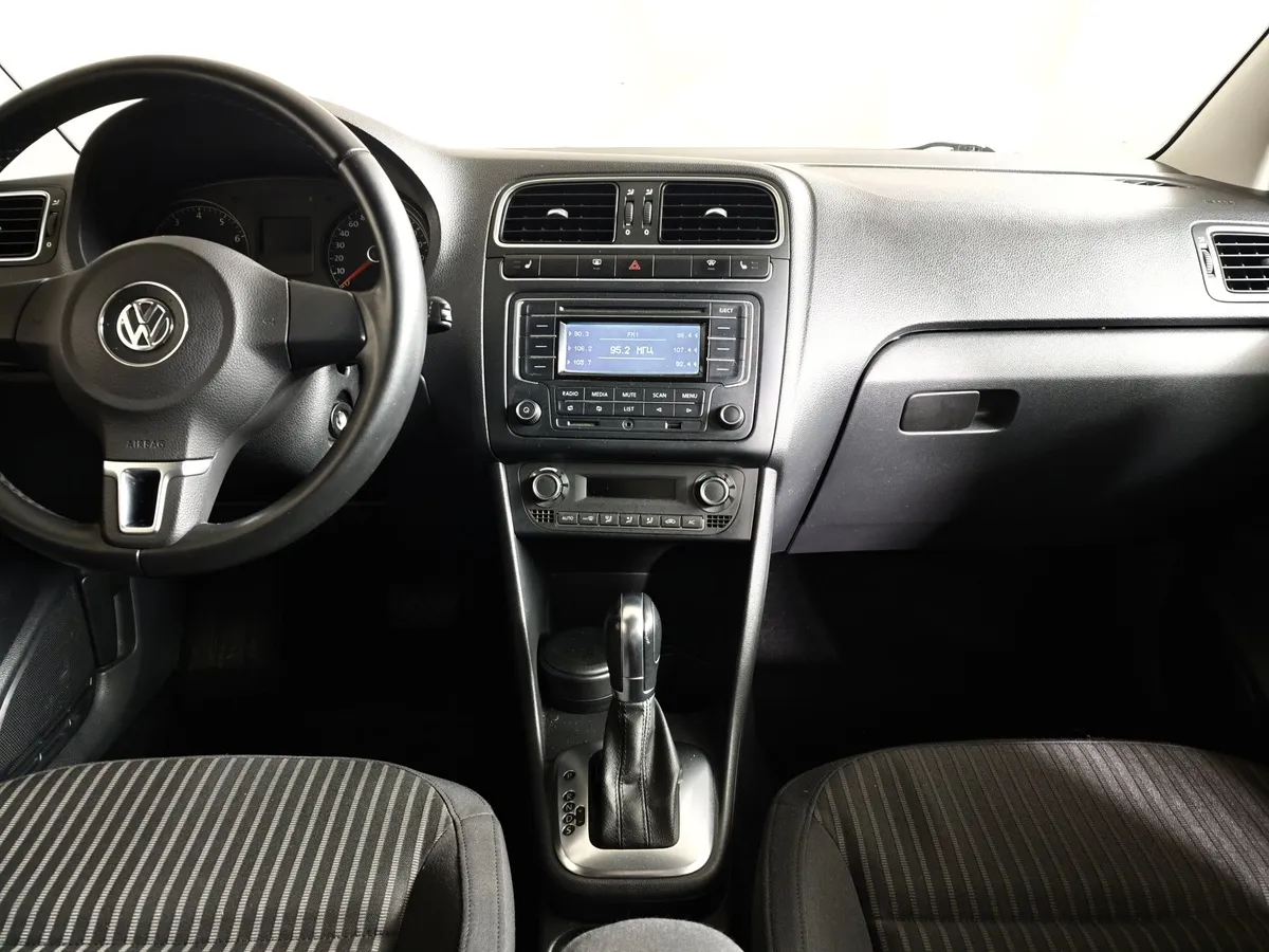 Volkswagen Polo 1.6 MPI AT (110 л.с.) Highline Черный в АВИЛОН. Слайд №13
