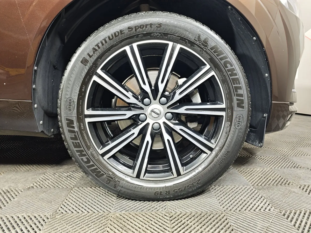Volvo XC60 2.0 T5 AT AWD (249 л.с.) Inscription Коричневый в АВИЛОН. Слайд №9