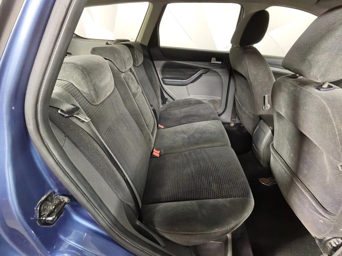 Ford Focus 1.6 AT (101 л.с.) Ghia Синий в АВИЛОН. Слайд №11