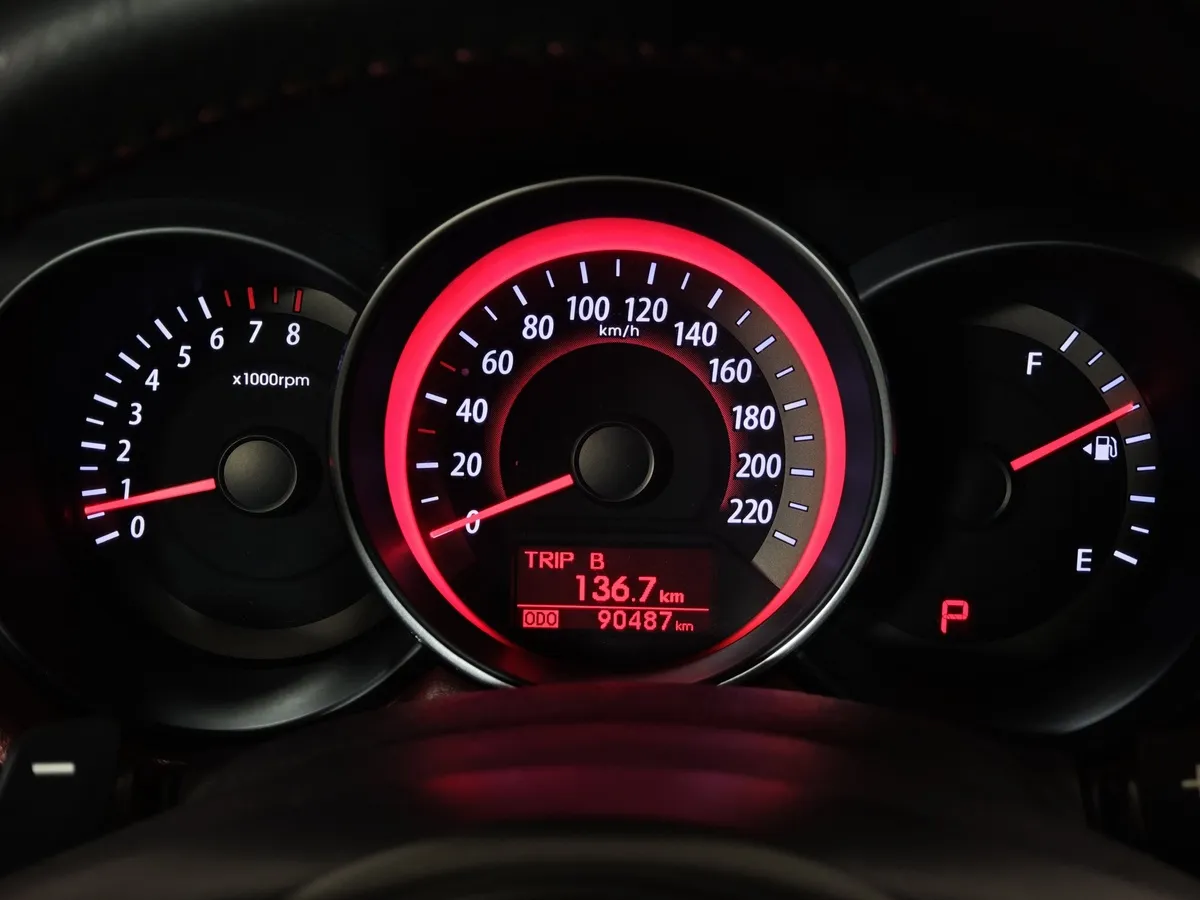 Kia Cerato 2.0 AT (150 л.с.) Luxe Красный в АВИЛОН. Слайд №17