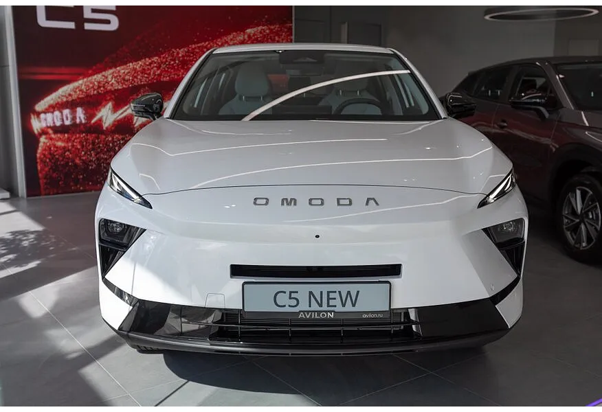 Omoda C5 1.5T DCT FWD (147 л.с.) Драйв Белый в АВИЛОН. Слайд №3