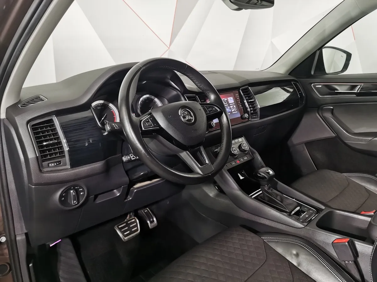 Skoda Kodiaq 2.0 TSI DSG 4X4 (180 л.с.) Коричневый в АВИЛОН. Слайд №18