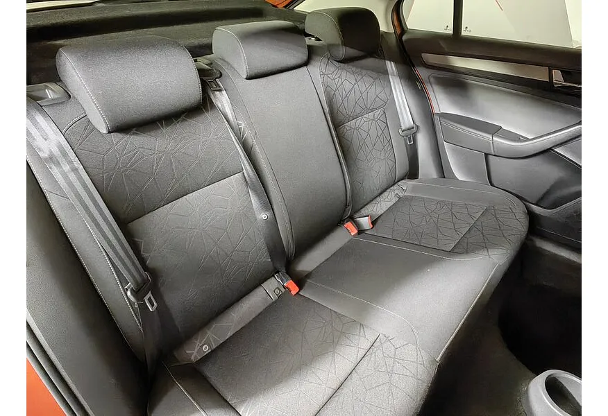 Skoda Rapid 1.6 AT (110 л.с.) Active Оранжевый в АВИЛОН. Слайд №17