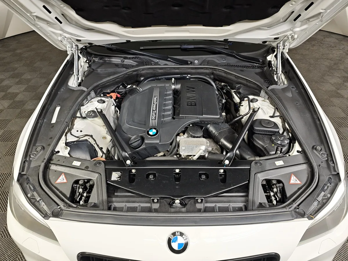 BMW 5 серия 535i xDrive Steptronic (306 л.с.) Белый в АВИЛОН. Слайд №9
