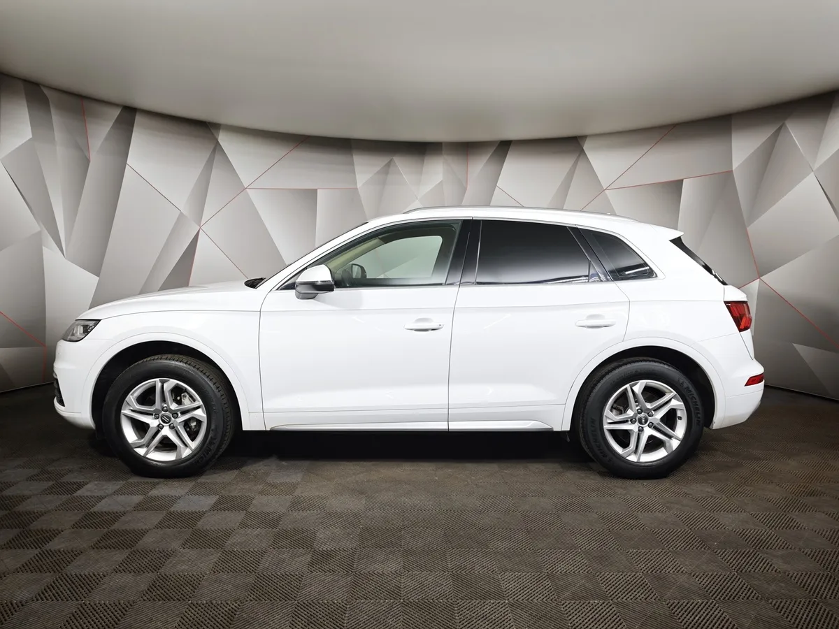 Audi Q5 2.0 TFSI S tronic quattro (249 л.с.) Design Белый в АВИЛОН. Слайд №5