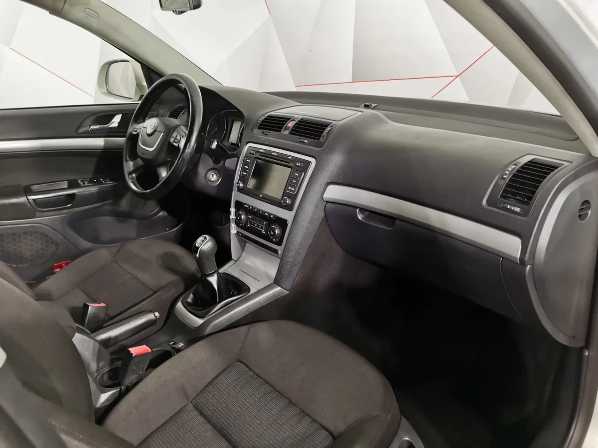 Skoda Octavia 1.8 TSI MT (152 л.с.) Ambition (CKD) Серебристый в АВИЛОН. Слайд №11