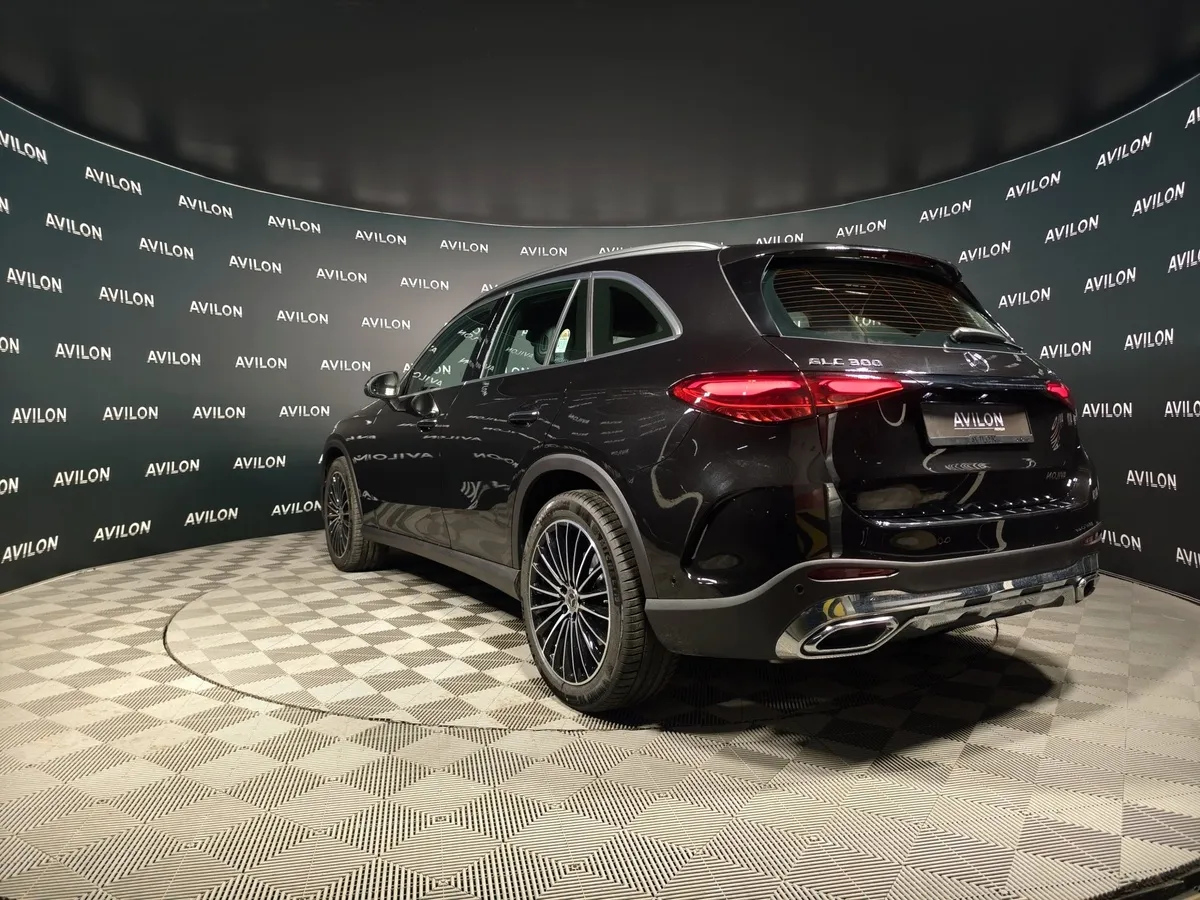 Mercedes-Benz GLC 300 4MATIC 9G-TRONIC (258 л.с.) Черный в АВИЛОН. Слайд №7