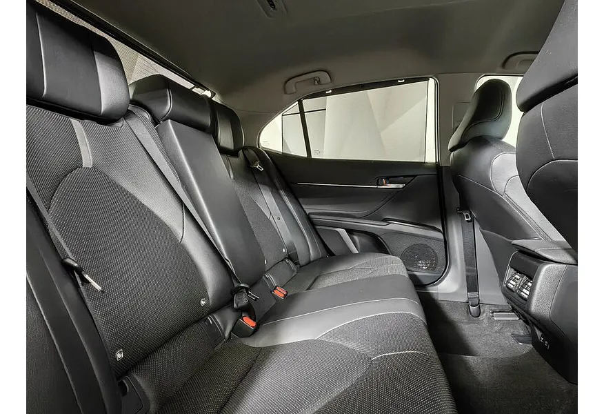 Toyota Camry 2.5 AT (200 л.с.) Белый в АВИЛОН. Слайд №16