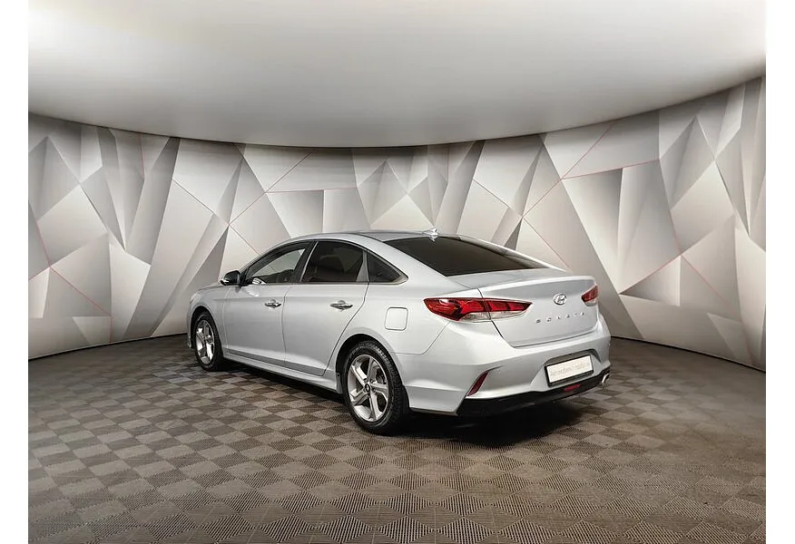 Hyundai Sonata 2.0 AT (150 л.с.) Style Серебристый в АВИЛОН. Слайд №4 Hyundai Sonata 2.0 AT (150 л.с.) Style Серебристый в АВИЛОН. Слайд №4