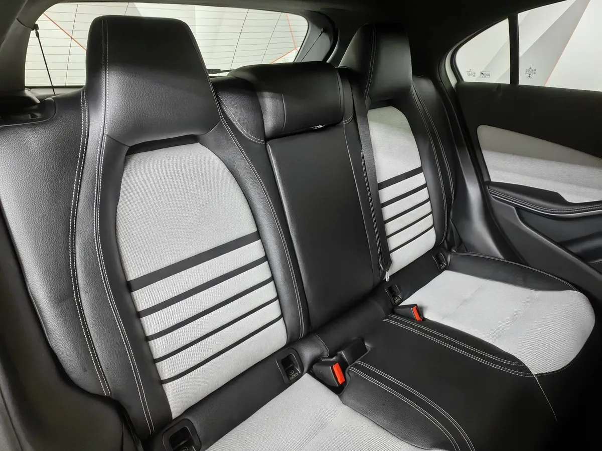 Mercedes-Benz A-Класс A 180 7G-DCT (122 л.с.) Особая серия Белый в АВИЛОН. Слайд №15