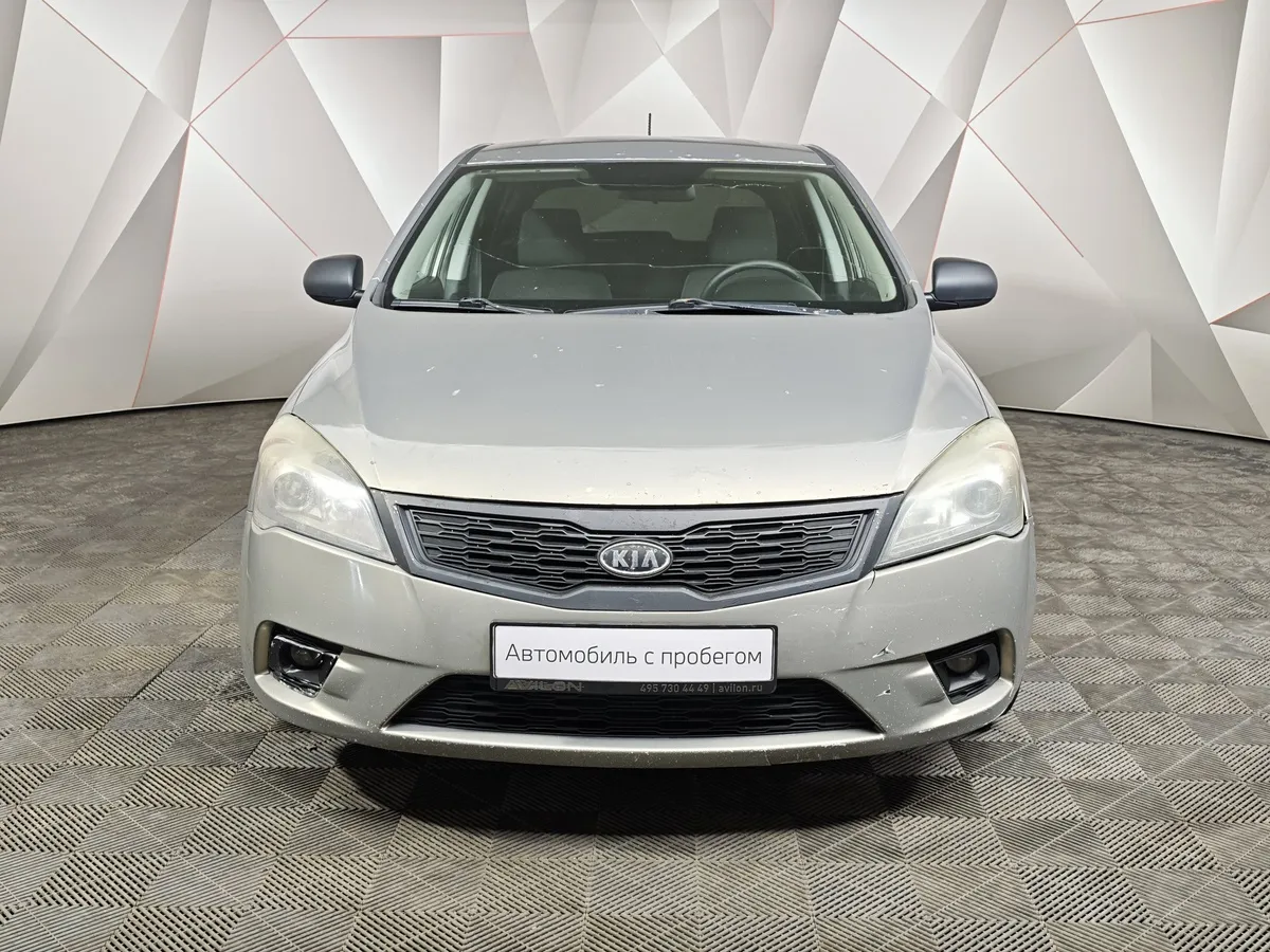 Kia Ceed 1.4 MT (109 л.с.) Серебристый в АВИЛОН. Слайд №7