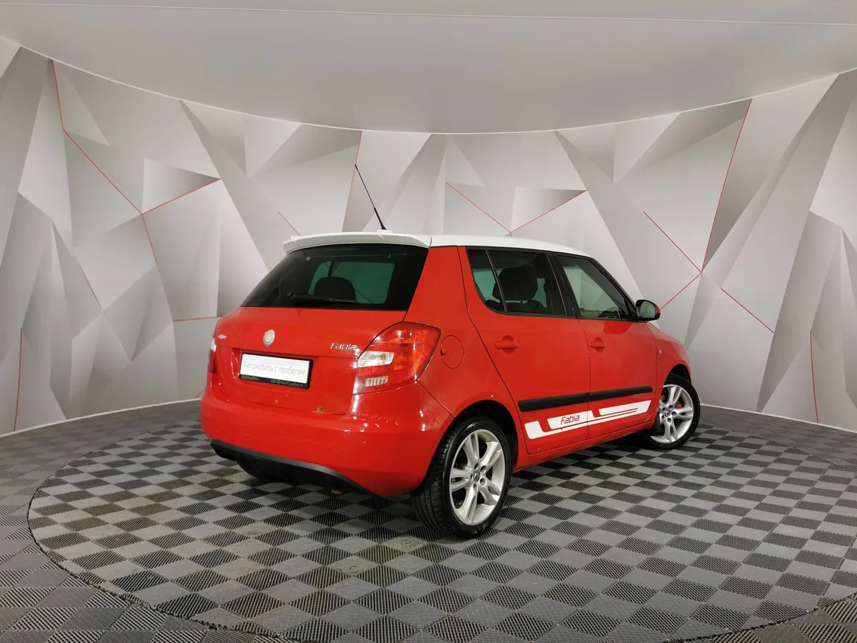 Skoda Fabia 1.6 MT (105 л.с.) Ambiente Красный в АВИЛОН. Слайд №2