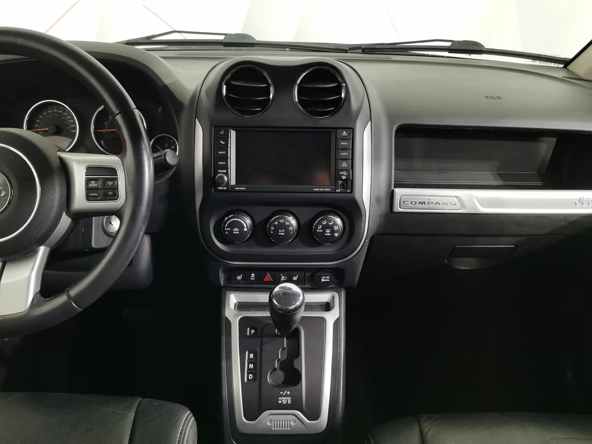 Jeep Compass 2.4 AT AWD (170 л.с.) Limited Белый в АВИЛОН. Слайд №14
