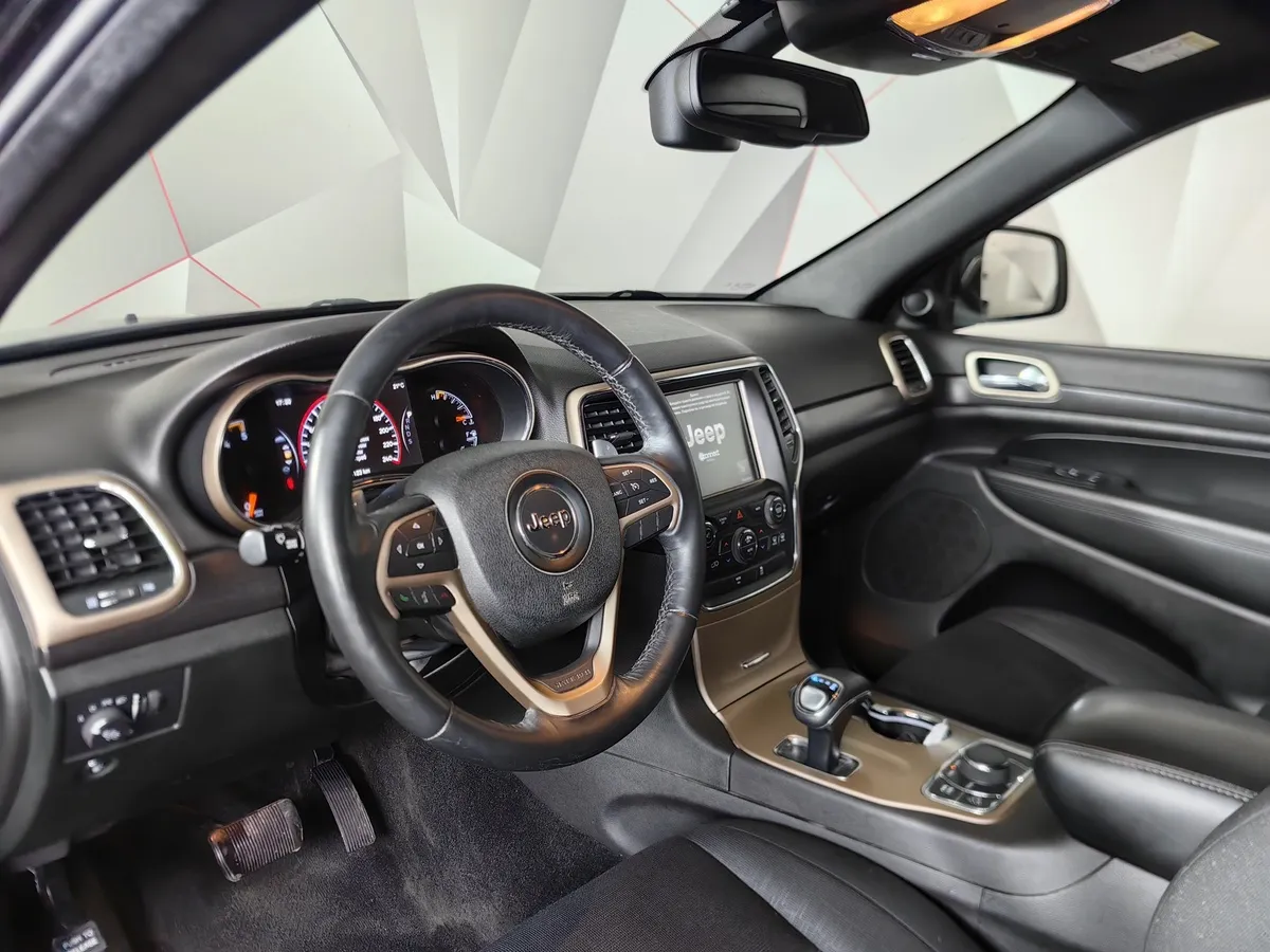 Jeep Grand Cherokee 3.0 TD AT (241 л.с.) Черный в АВИЛОН. Слайд №18