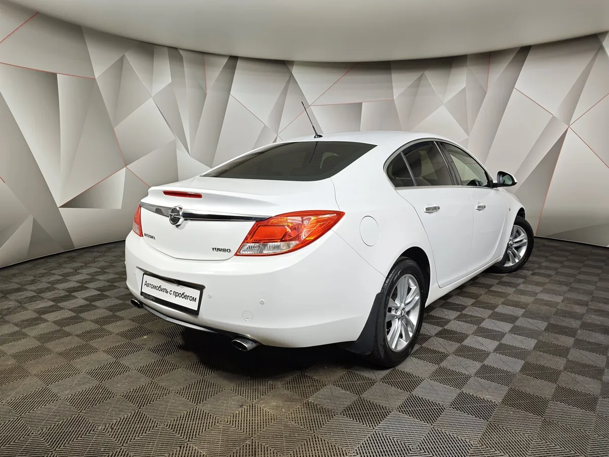 Opel Insignia 2.0 Turbo AT (220 л.с.) Белый в АВИЛОН. Слайд №2