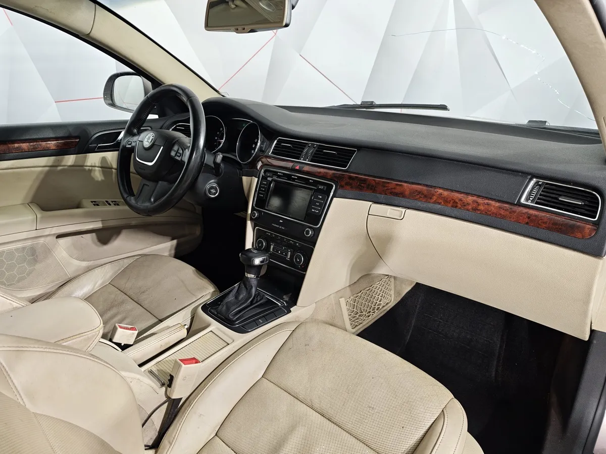 Skoda Superb 2.0 TDI DSG (140 л.с.) Серый в АВИЛОН. Слайд №9