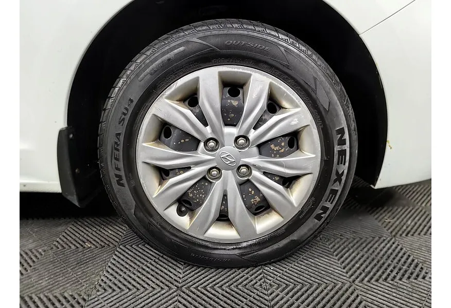 АВИЛОН - Hyundai Solaris 1.4 AT (100 л.с.) Comfort Белый - slide 14