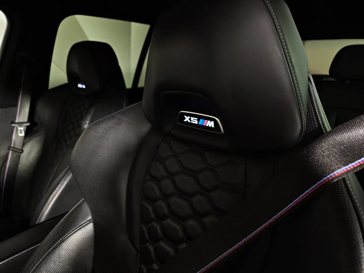 BMW X5 M 4.4 xDrive (625 л.с.) Competition Черный в АВИЛОН. Слайд №20