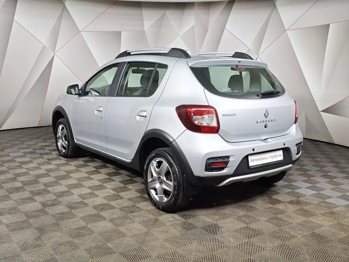 Renault Sandero 1.6 AT (103 л.с.) Stepway Серый в АВИЛОН. Слайд №4