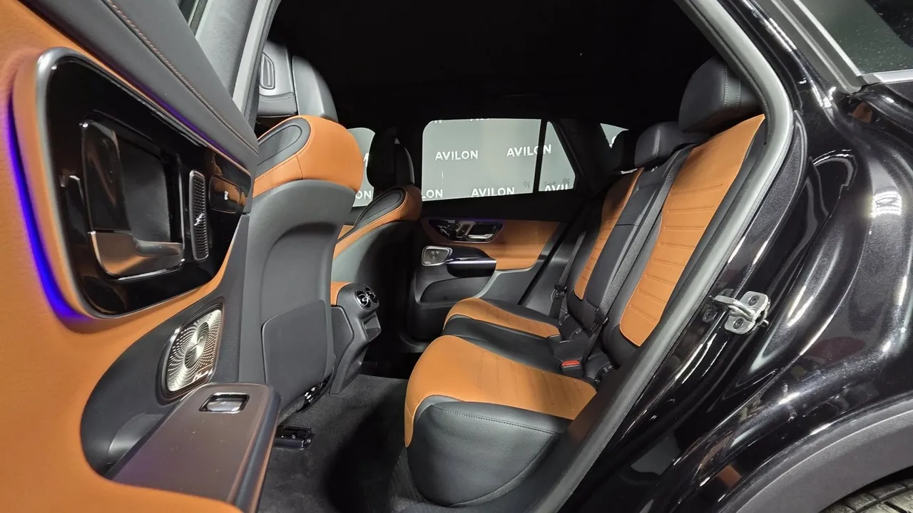 Mercedes-Benz GLC 300 4MATIC 9G-TRONIC (258 л.с.) Черный в АВИЛОН. Слайд №20