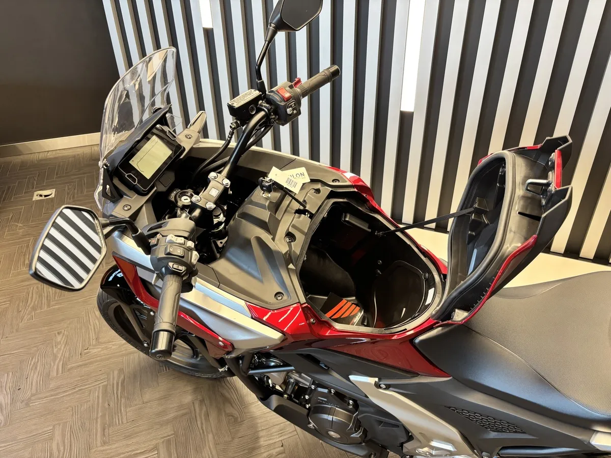 Honda NC750 X 750 см³ (59 л.с.) (59) 750 Красный в АВИЛОН. Слайд №10