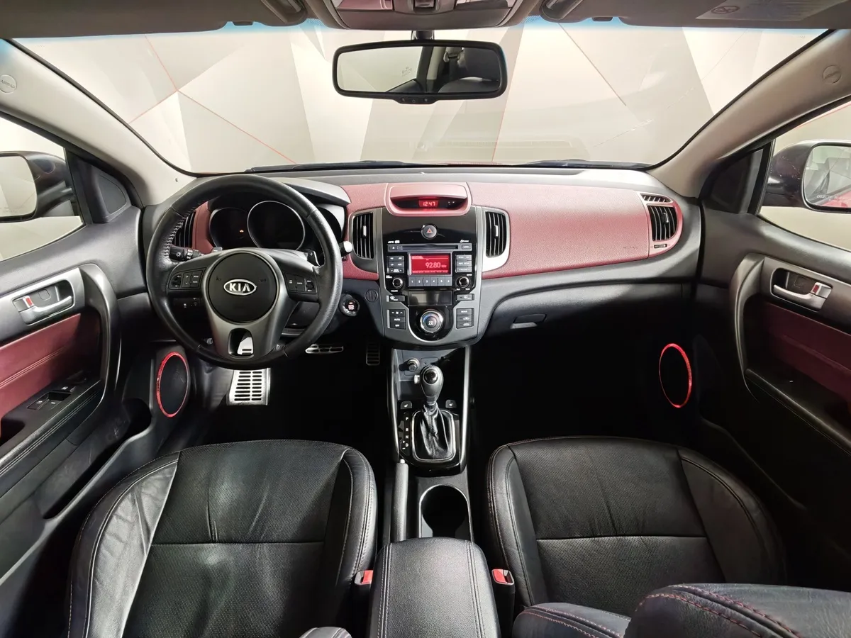 Kia Cerato 2.0 AT (150 л.с.) Luxe Красный в АВИЛОН. Слайд №14