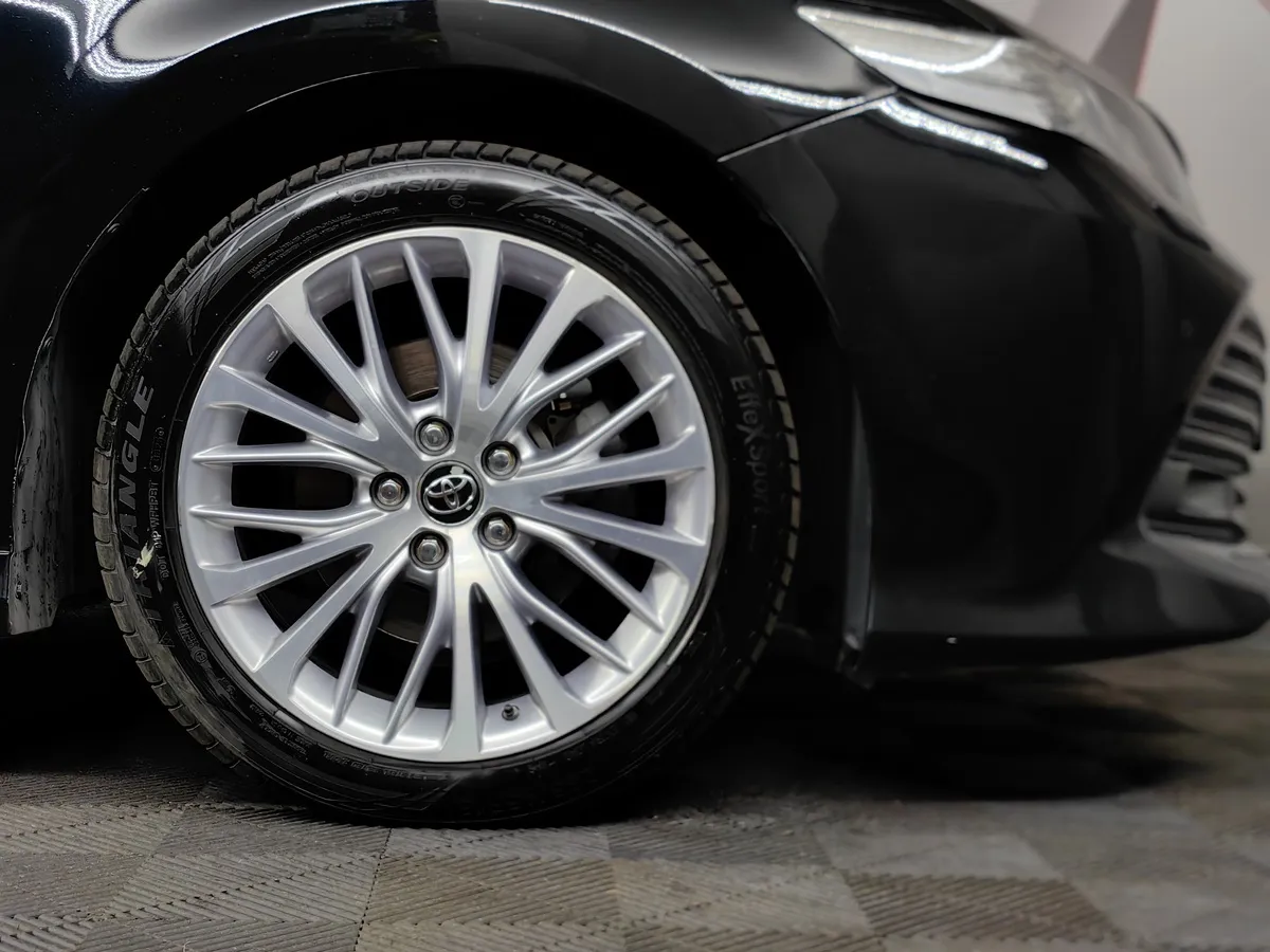 Toyota Camry 3.5 AT (249 л.с.) Черный в АВИЛОН. Слайд №9