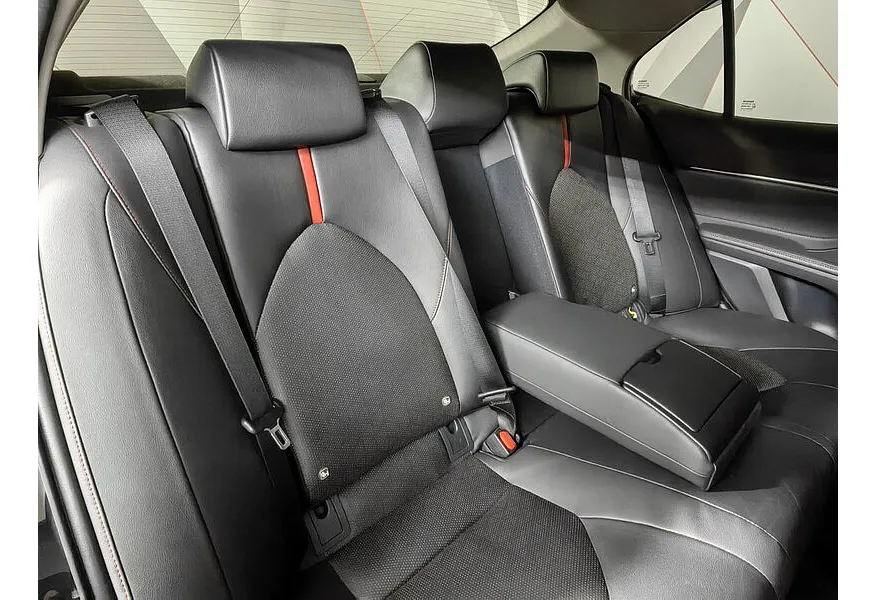Toyota Camry 2.5 AT (181 л.с.) Черный в АВИЛОН. Слайд №12
