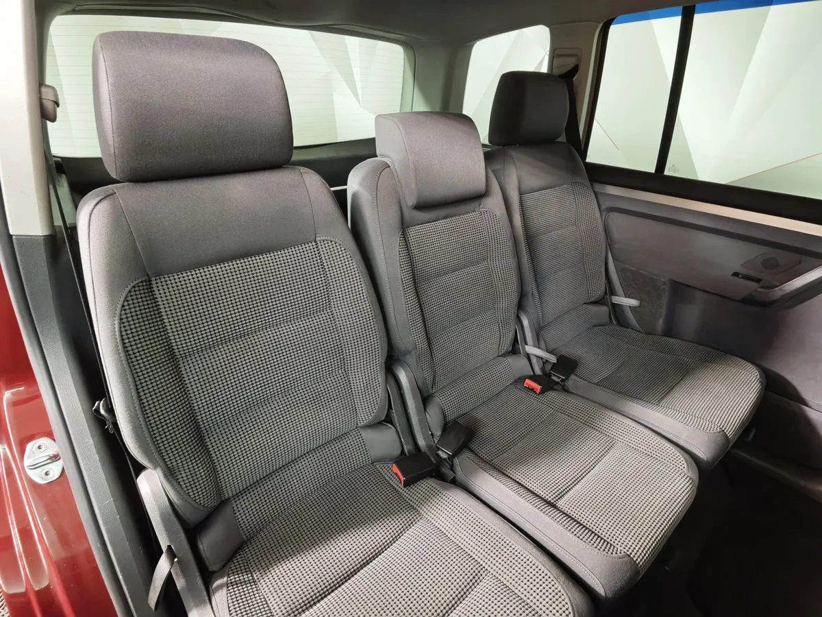 Volkswagen Touran 1.9 TDI AT (100 л.с.) Conceptline Красный в АВИЛОН. Слайд №14