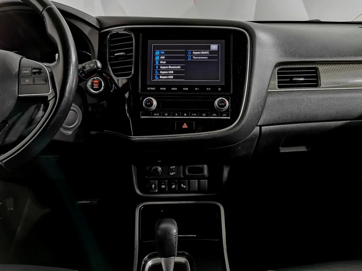 Mitsubishi Outlander 2.4 MIVEC CVT 4WD (167 л.с.) Ultimate Черный в АВИЛОН. Слайд №14
