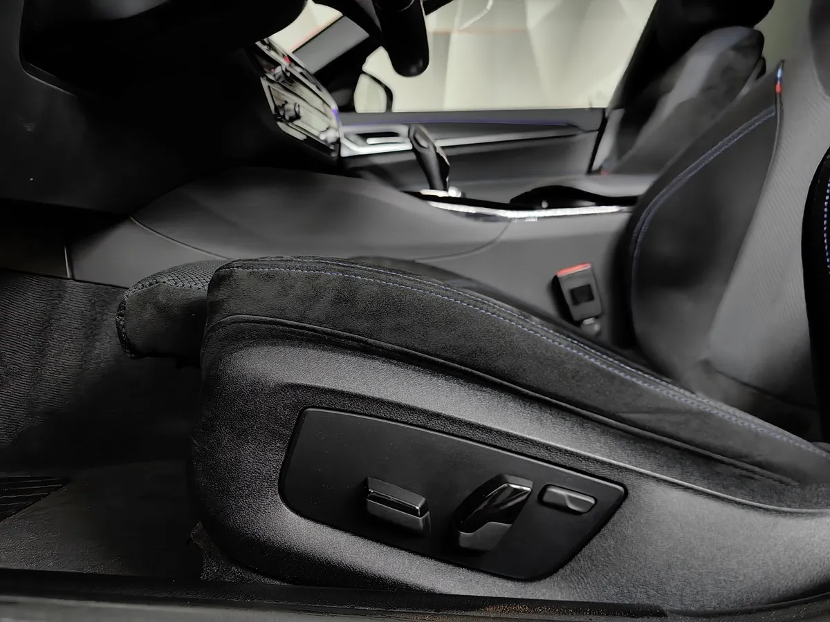 BMW 5 серия 520d xDrive Steptronic (190 л.с.) M Sport Черный в АВИЛОН. Слайд №18