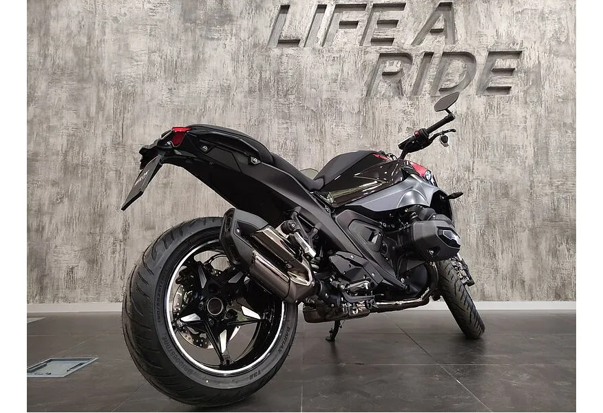 BMW Motorrad R 1300 R R 1300 R 1300 см³ (145 л.с.) (145) 1300 Черный в АВИЛОН. Слайд №6