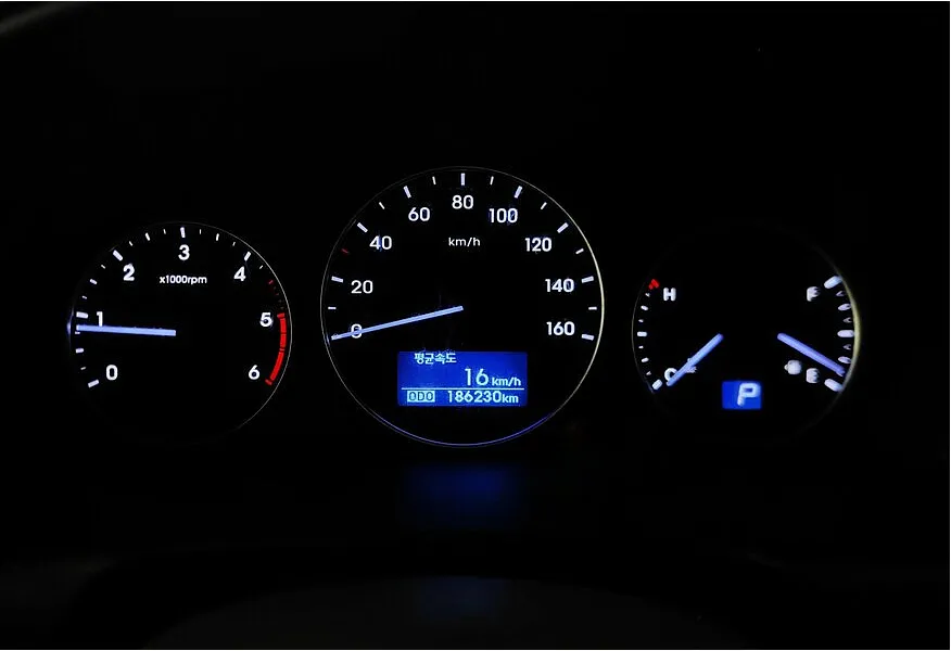 Hyundai Grand Starex 2.5d AT 4WD (145 л.с.) Серый в АВИЛОН. Слайд №18