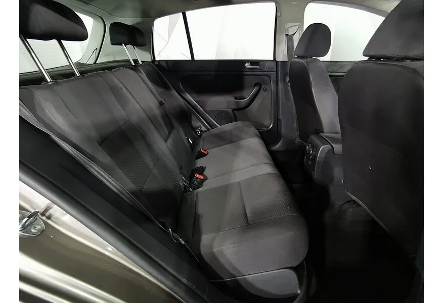 Volkswagen Golf 1.6 MT (102 л.с.) Trendline Коричневый в АВИЛОН. Слайд №14