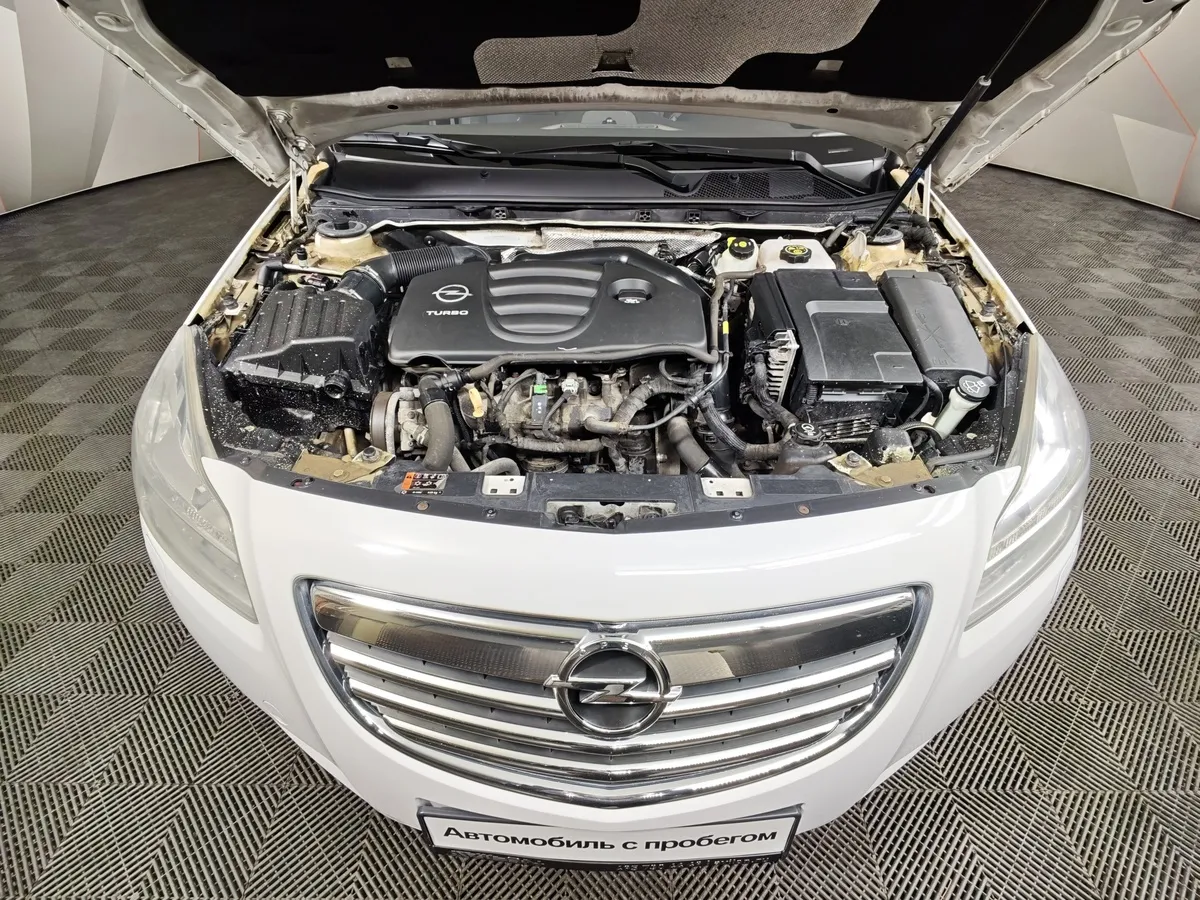 Opel Insignia 2.0 Turbo AT (220 л.с.) Белый в АВИЛОН. Слайд №11