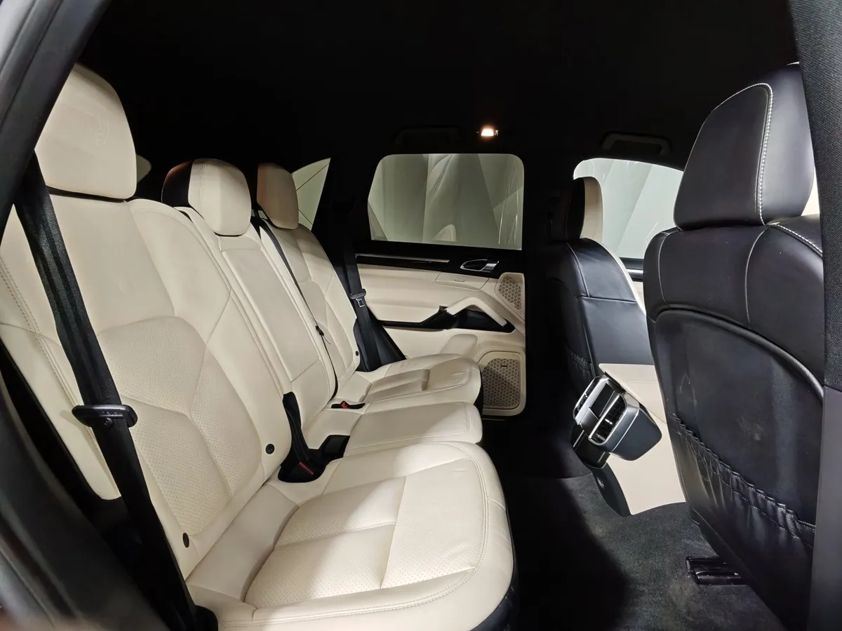 Porsche Cayenne Diesel 3.0 Tiptronic S AWD (245 л.с.) Фиолетовый в АВИЛОН. Слайд №16
