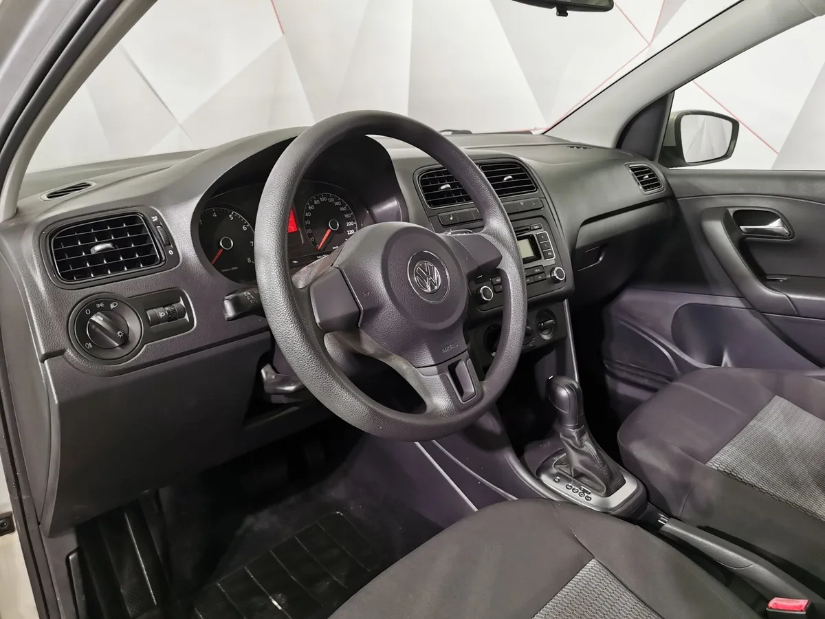 Volkswagen Polo 1.6 Tiptronic (105 л.с.) Comfortline Серебристый в АВИЛОН. Слайд №18