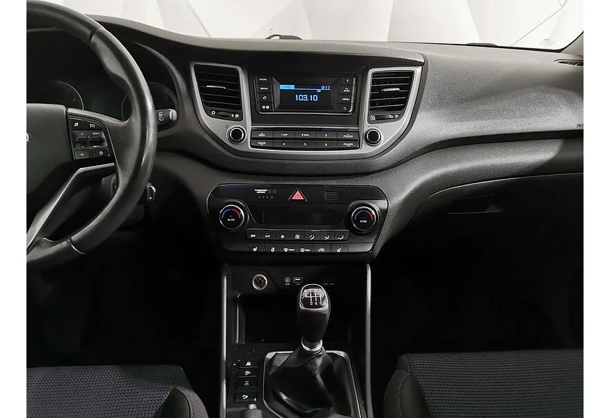 Hyundai Tucson 2.0 (150 л.с.) MPi-6MT-4WD Family Серый в АВИЛОН. Слайд №15
