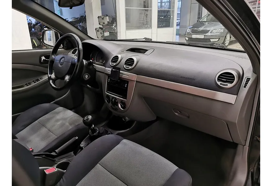 Chevrolet Lacetti 1.6 MT (109 л.с.) Черный в АВИЛОН. Слайд №13