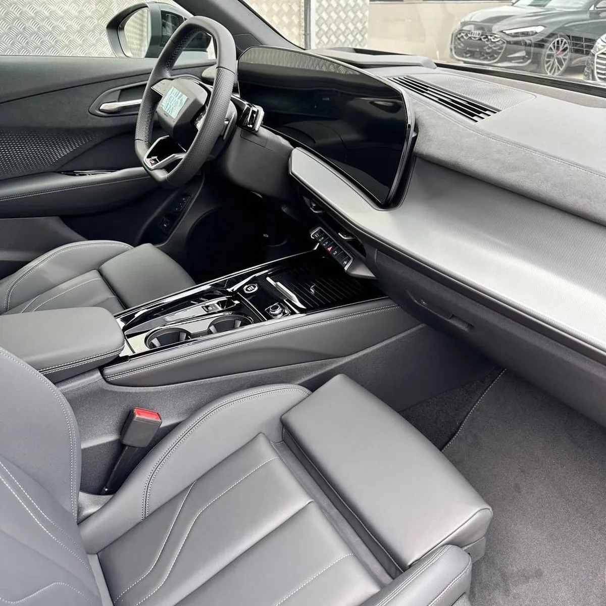 Audi Q3 Sportback 2.0 TFSI S-tronic quattro (265 л.с.) Черный в АВИЛОН. Слайд №7