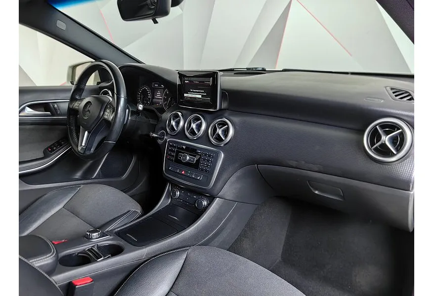 Mercedes-Benz A-Класс 180 7G-DCT (122 л.с.) Белый в АВИЛОН. Слайд №13