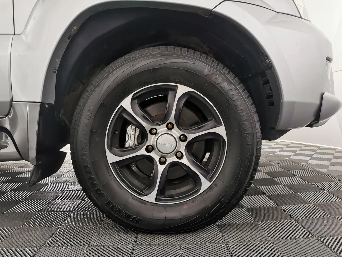 Toyota Land Cruiser Prado 2.7 AT (163 л.с.) Белый в АВИЛОН. Слайд №9