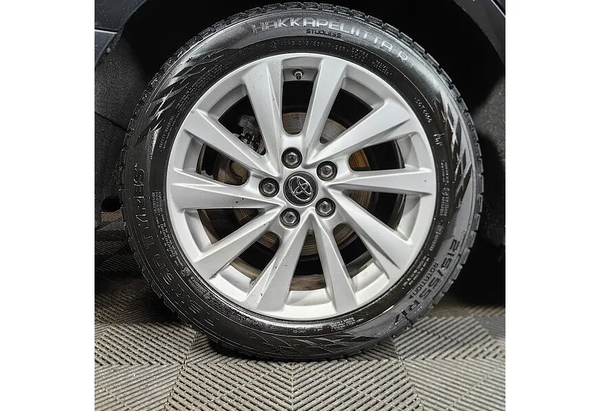 Toyota Camry 2.0 AT (150 л.с.) Черный в АВИЛОН. Слайд №9