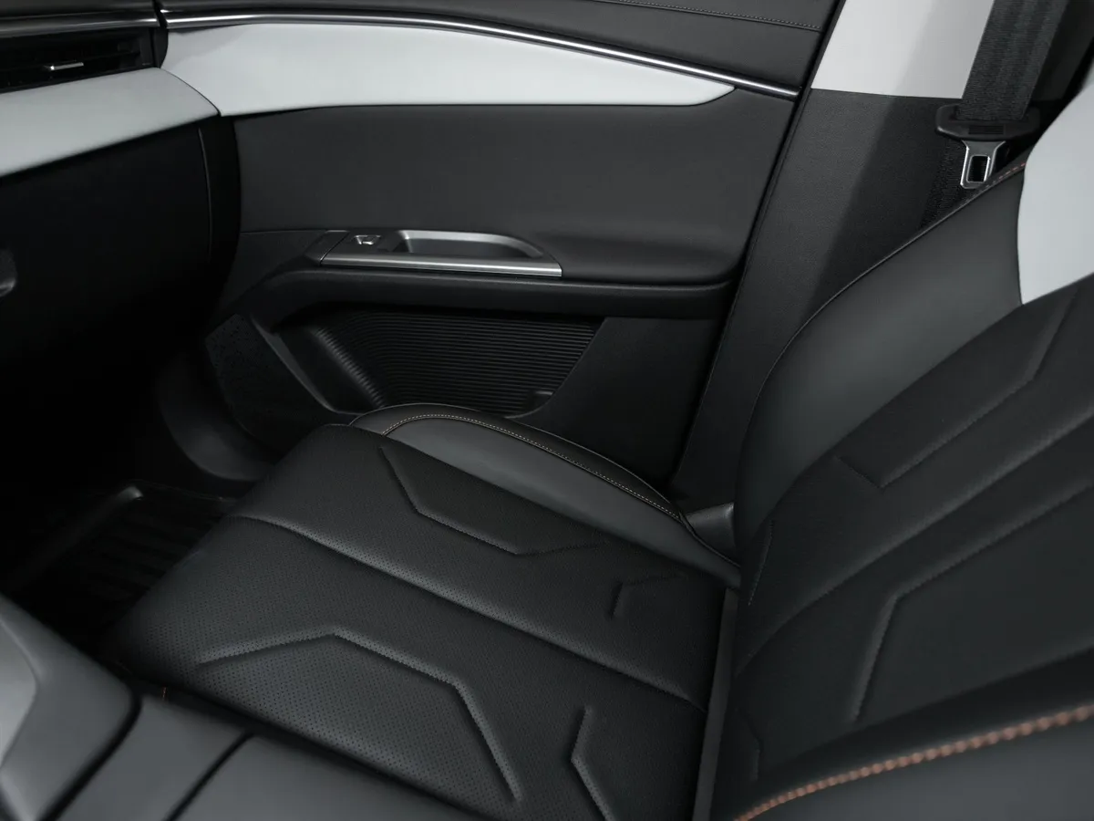 Omoda C5 1.5T DCT FWD (147 л.с.) Стиль Красный в АВИЛОН. Слайд №13
