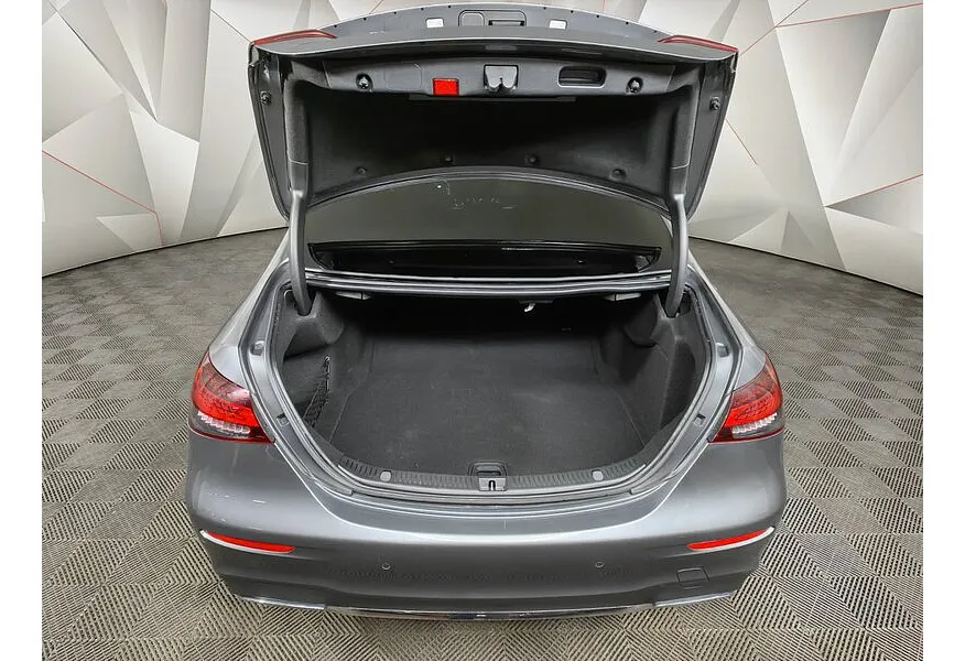 Mercedes-Benz E-Класс E 200 4MATIC 9G-TRONIC (184 л.с.) Sport Серый в АВИЛОН. Слайд №12