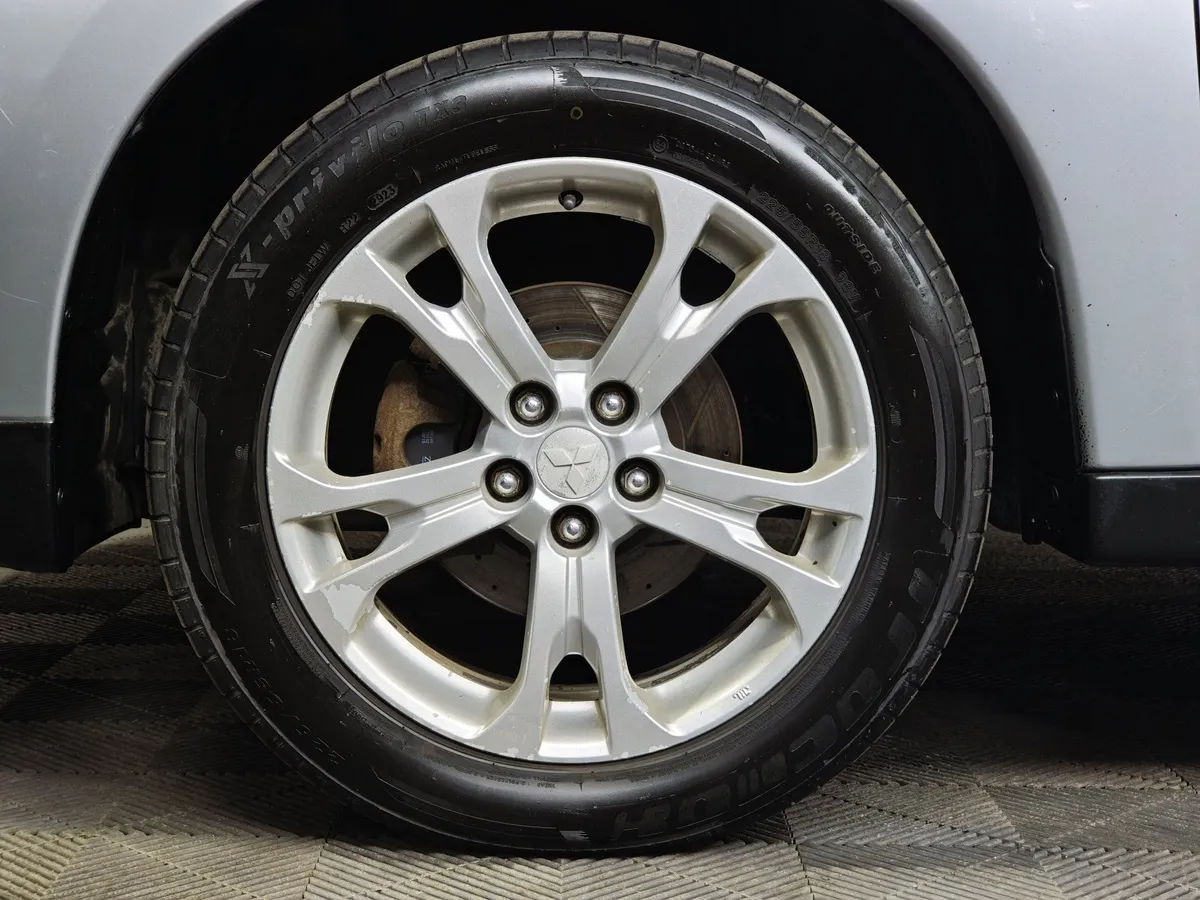 Mitsubishi Outlander 2.4 MIVEC CVT 4WD (167 л.с.) Instyle Серебристый в АВИЛОН. Слайд №9