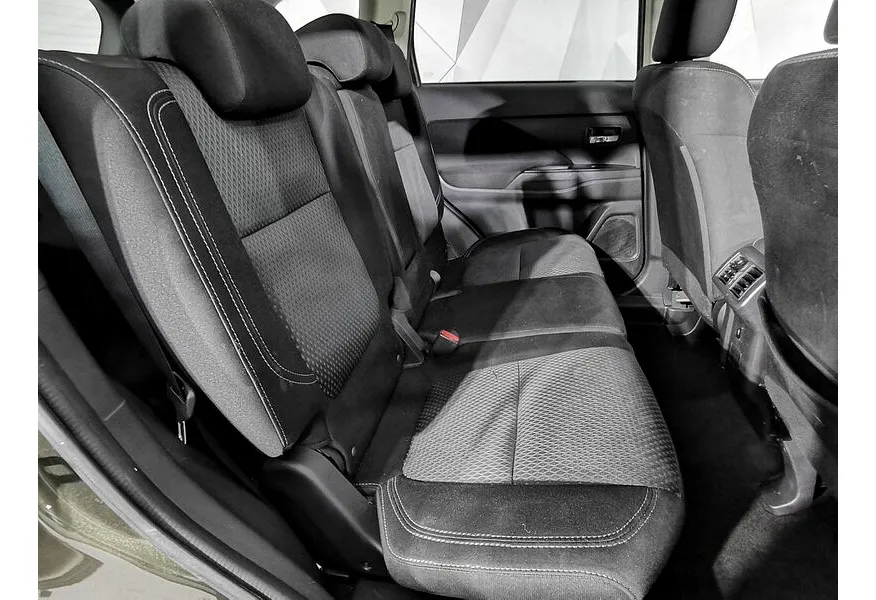 Mitsubishi Outlander 2.0 CVT 4WD (146 л.с.) Instyle E29 Коричневый в АВИЛОН. Слайд №11