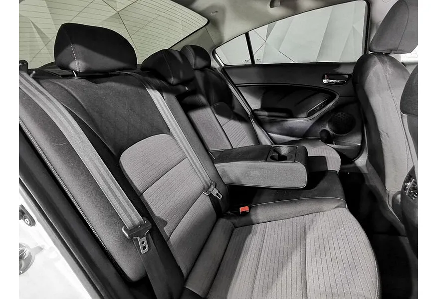 Kia Cerato 1.6 AT (130 л.с.) Comfort Белый в АВИЛОН. Слайд №15